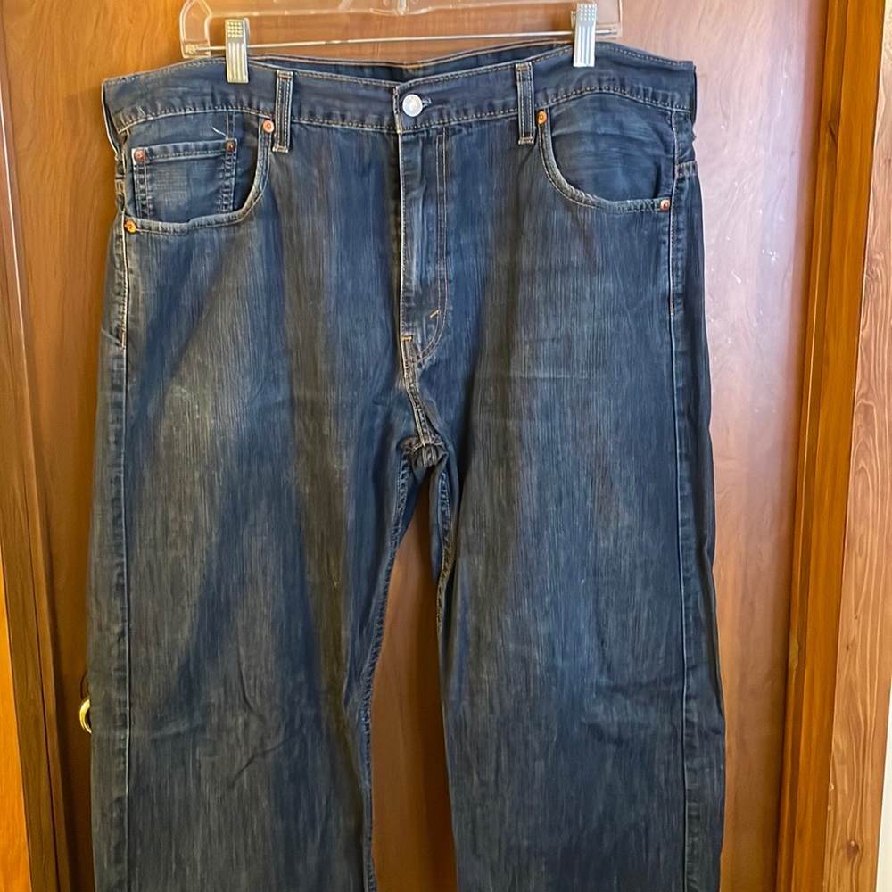 Mens Levi Straus Jeans 569 fit 40 waist/32 length. Loose straight fit.